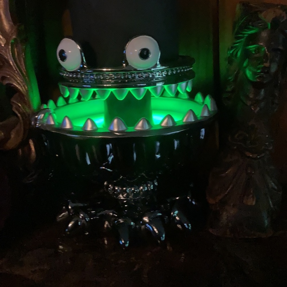 Bath & Bodyworks Monster pedestal